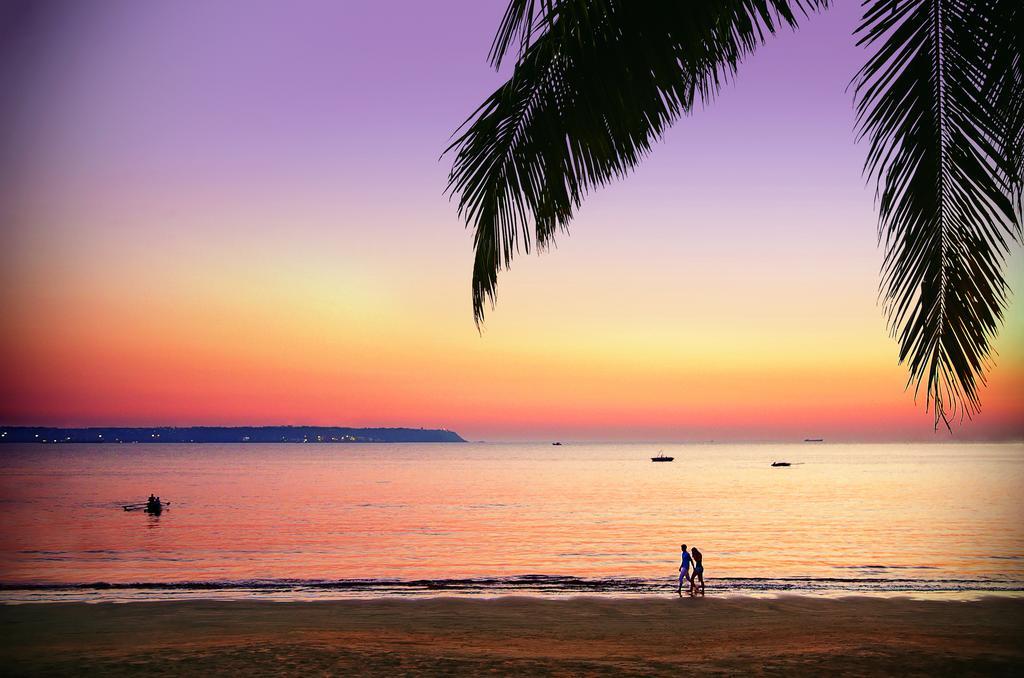 Taj Cidade De Goa Heritage, Goa Santa Cruz Zewnętrze zdjęcie Sunset at Patong Beach